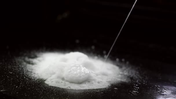 Bicarbonaat Van Soda Witte Azijn Natuurlijke Milieuvriendelijke Reinigingsoplossing Slow Motion — Stockvideo