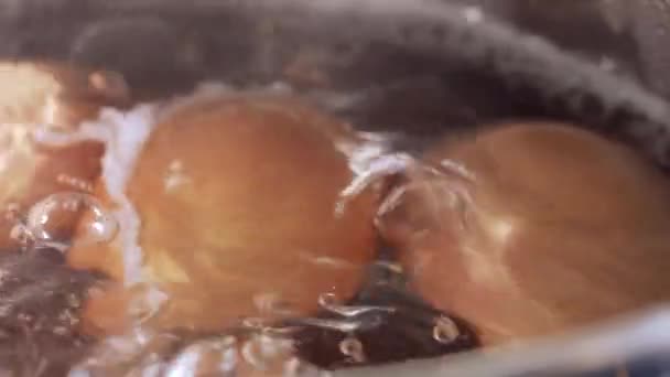 Uova Bollenti Una Casseruola Colazione Primo Piano Macro Shot Slow — Video Stock
