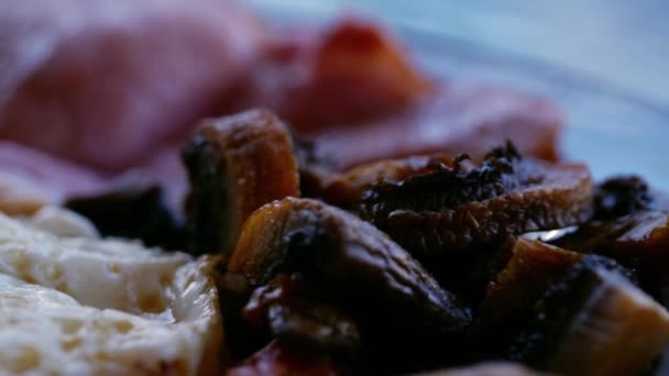 Традиционный Полный Английский Завтрак Яйцом Беконом Крупным Планом — стоковое видео