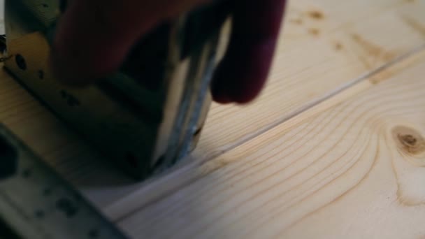 Carpinteiro Madeira Medição Com Uma Fita Métrica Close Tiro Foco — Vídeo de Stock