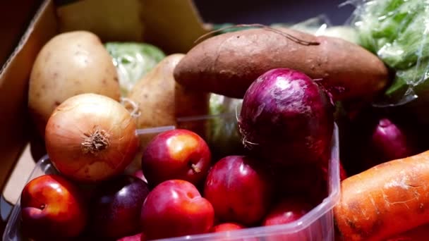 Коробка Свежими Овощами Фруктами — стоковое видео