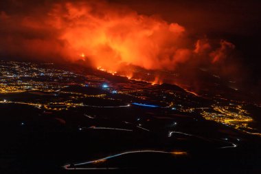 El Paso, Tajuya, La Palma - 22 Kasım 2021. Cumbre Vieja volkanı patlaması. Kanarya Adaları aktif volkan.