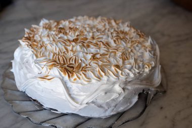 Karamelli limonlu turta.