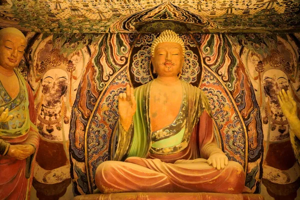 Dunhuang Mogao Grottoes, Çin 'de Apsaras duvar resmi ve Bodhisattva heykeli