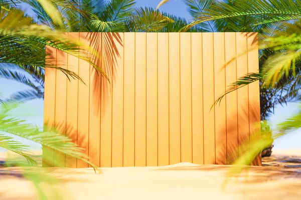 Оранжевая Деревянная Стена Песчаном Берегу Пышными Зелеными Экзотическими Пальмами Тропическом — стоковое фото