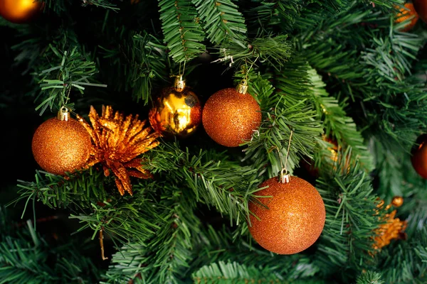 Κοντινό Πλάνο Του Χριστουγεννιάτικου Δέντρου Και Εορταστικές Λεπτομέρειες Έννοια Του — Φωτογραφία Αρχείου