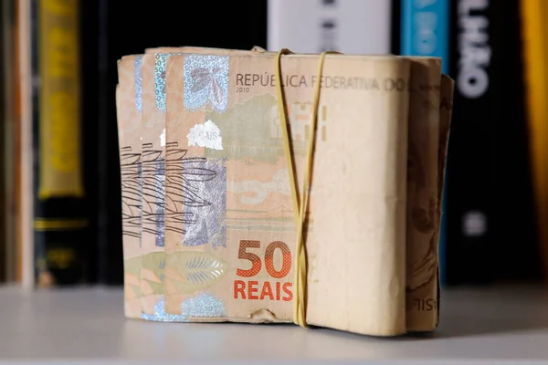 Brazil Pénz Egymásra Rakva Csoportosítva Több Brazil Valódi Bankjegy Gumiszalagban — Stock Fotó