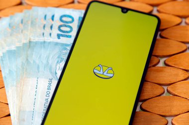 Minas Gerais, Brezilya - 19 Nisan 2021: Mercado Livre markalı akıllı telefon ekranı