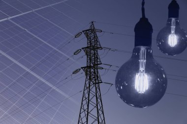 Gece karanlığında karşı mavi gökyüzü kontrast elektrik iletim kulesi