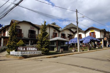Monte Verde, Camanducaia, Minas Gerais, Brezilya - 26 Haziran 2021: Monte Verde 'den evler ve karakteristik mimari, Minas Gerais' in iç mimarisi.