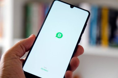 Minas Gerais, Brezilya - 7 Şubat 2022: Whatsapp Business uygulamasının ekranı