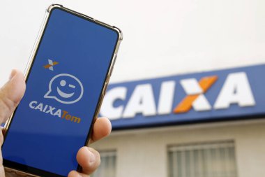 Oliveira, Minas Gerais, Brezilya - 30 Mart 2022: Caixa Tem uygulamasının ekranı