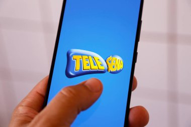 Minas Gerais, Brezilya - 23 Nisan 2022: Tele Sena markalı akıllı telefon ekranı