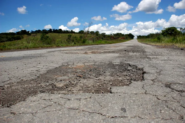 Stretch Road Defective Spoiled Asphalt Potholes Danger Traffic — Foto de Stock