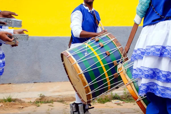 Minas Gerais, Brezilya - 4 Ağustos 2019: Tespih Festivali 'nin karakteristik perküsyon aletlerinin ayrıntıları