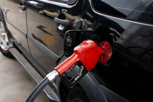 Gasolina Repostar Vehículo Una Gasolinera — Foto de Stock