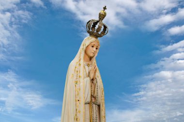 Fatima Anıtı, Katolik dininde Tanrı 'nın annesi, Fatima Tespihi' nin Hanımı, Bakire Meryem