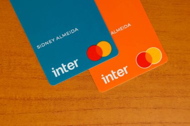 Minas Gerais, Brezilya - 09 Temmuz 2022: Bankalar arası logo ve Mastercard marka