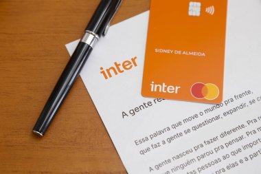Minas Gerais, Brezilya - 09 Temmuz 2022: Bankalar arası logo ve Mastercard marka