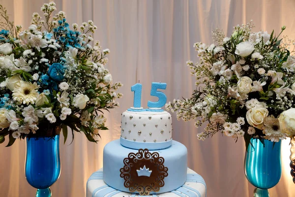 Синій Вечірній Торт День Народження Синім Номером Ятнадцять Білий Торт — стокове фото