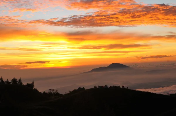 Podemos Ver Este Amanecer Dorado Cima Del Monte Prau Wonosobo — Foto de Stock