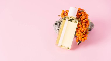 Kozmetik petrol ve deniz karabatağı dalı, doğal ürünler