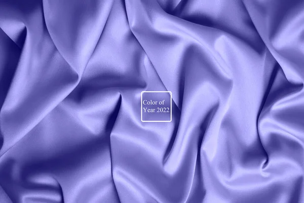 紫の絹やサテンの質感の背景 繊維の光沢のある波 色は2022年 スペースのコピー — ストック写真