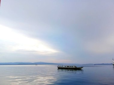 Baubau, Endonezya: Baubau ve çevresindeki sakinler tarafından bir tekne taşımacılığı kullanılıyor