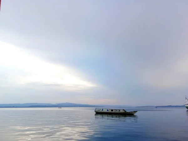 Baubau Endonezya Baubau Çevresindeki Sakinler Tarafından Bir Tekne Taşımacılığı Kullanılıyor — Stok fotoğraf