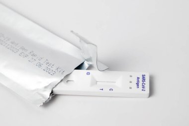  Hızlı bir antijen testi COVID-19 sonuç vermedi.