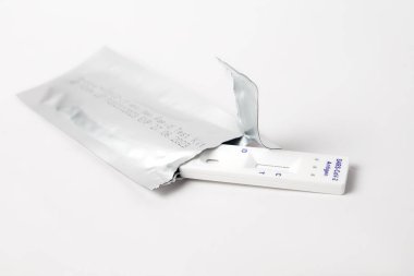  Hızlı bir antijen testi COVID-19 sonuç vermedi.