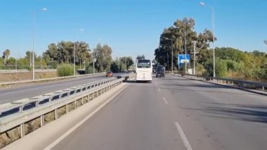 Antalya havaalanından Alanya 'ya giden yolda otobüsten ateş etmek.. 