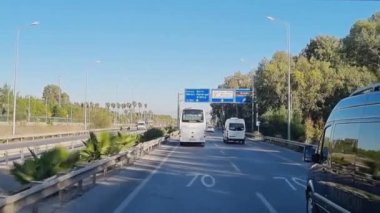 Antalya havaalanından Alanya 'ya giden yolda otobüsten ateş etmek.. 