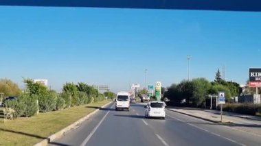 Antalya havaalanından Alanya 'ya giden yolda otobüsten ateş etmek.. 