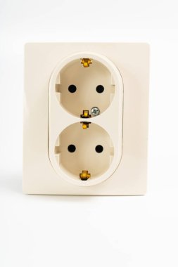 Çift soket beyaz arka planda yalıtılmış. 