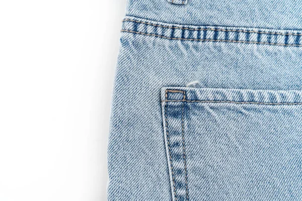 Parte de pantalones vaqueros Denim azul claro aislado sobre fondo blanco — Foto de Stock
