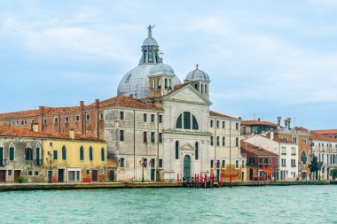 2 Aralık 2021 - Venedik, İtalya: Isola di San Giorgio Maggiore Büyük Kanal.