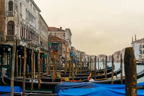 Diciembre 2021 Venecia Italia Gondolas Amarradas Estación Servicio Gondola Gran — Foto de Stock