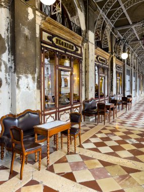 2 Aralık 2021, Venedik, İtalya, Caffe Florian 'ın açık terası, San Marco Meydanı' nda bir kış günü..