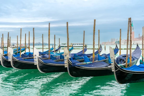 Dezembro 2021 Veneza Itália Gôndolas Ancoradas Estação Serviço San Marco — Fotografia de Stock