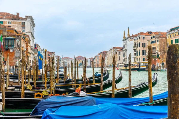 Diciembre 2021 Venecia Italia Gondolas Amarradas Estación Servicio Gondola Gran — Foto de Stock
