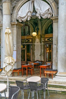 2 Aralık 2021, Venedik, İtalya, Caffe Florian 'ın açık terası, San Marco Meydanı' nda bir kış günü..