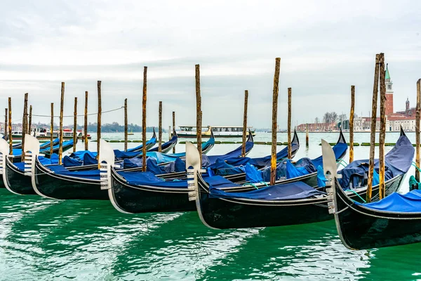 Grudnia 2021 Wenecja Włochy Gondola Zacumowana Stacji Benzynowej San Marco — Zdjęcie stockowe