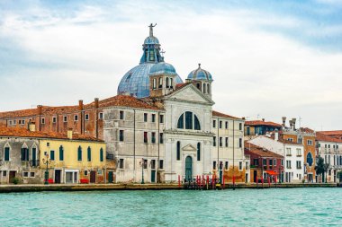 2 Aralık 2021 - Venedik, İtalya: Isola di San Giorgio Maggiore Büyük Kanal.