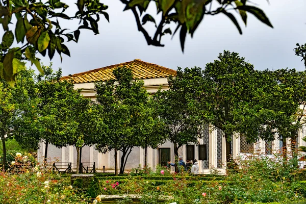 4 Aralık 2022 - Roma, İtalya: Palatine Hill 'deki Farnese Bahçeleri' nin (Orti Farnesiani Konsolosu Palatino) manzarası.