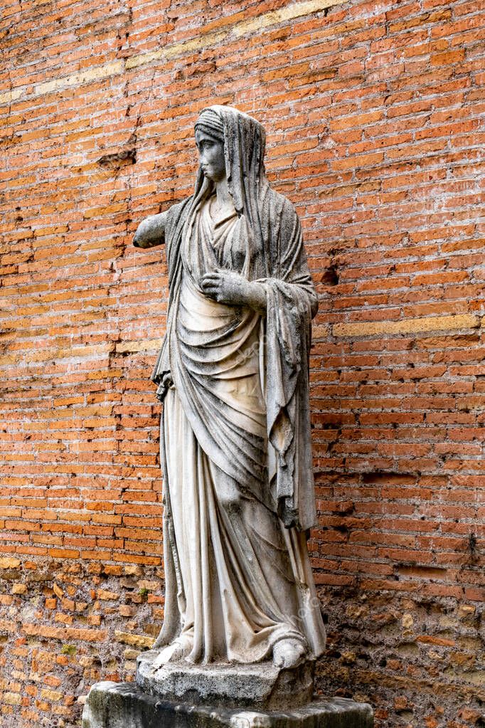 4 de diciembre de 2022 Roma, Italia Estatua en Casa delle Vestali