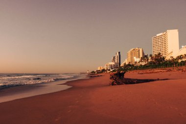 Kwa-Zulu Natal Güney Afrika 'da Durban yakınlarındaki Umhlanga Kayalıkları' nın sahil manzarası
