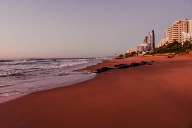 Kwa-Zulu Natal Güney Afrika 'da Durban yakınlarındaki Umhlanga Kayalıkları' nın sahil manzarası