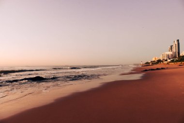 Kwa-Zulu Natal Güney Afrika 'da Durban yakınlarındaki Umhlanga Kayalıkları' nın sahil manzarası