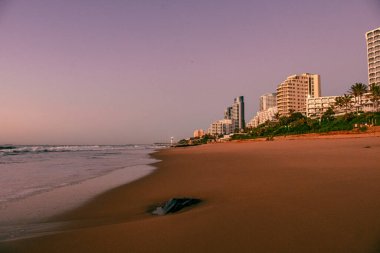 Kwa-Zulu Natal Güney Afrika 'da Durban yakınlarındaki Umhlanga Kayalıkları' nın sahil manzarası